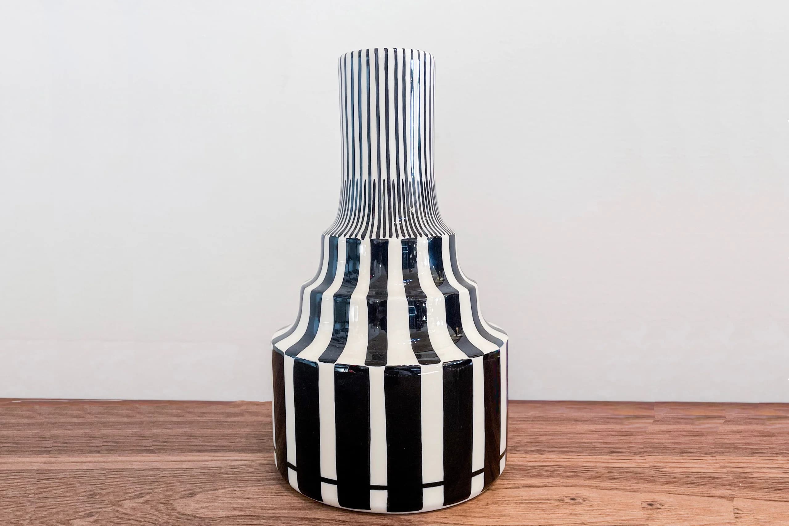 Square Edge Black and White Flower Vase