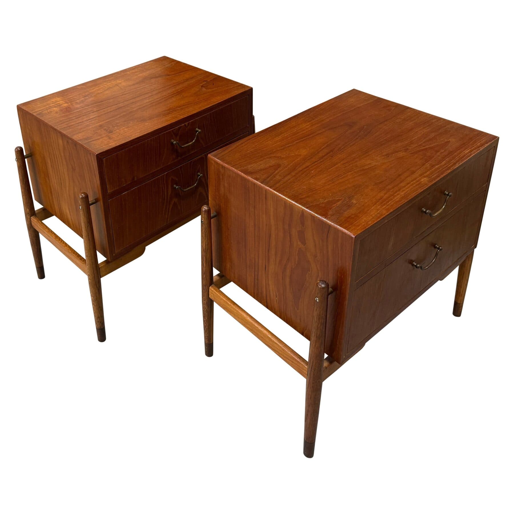 Sculptural pair of Teak Nighstands