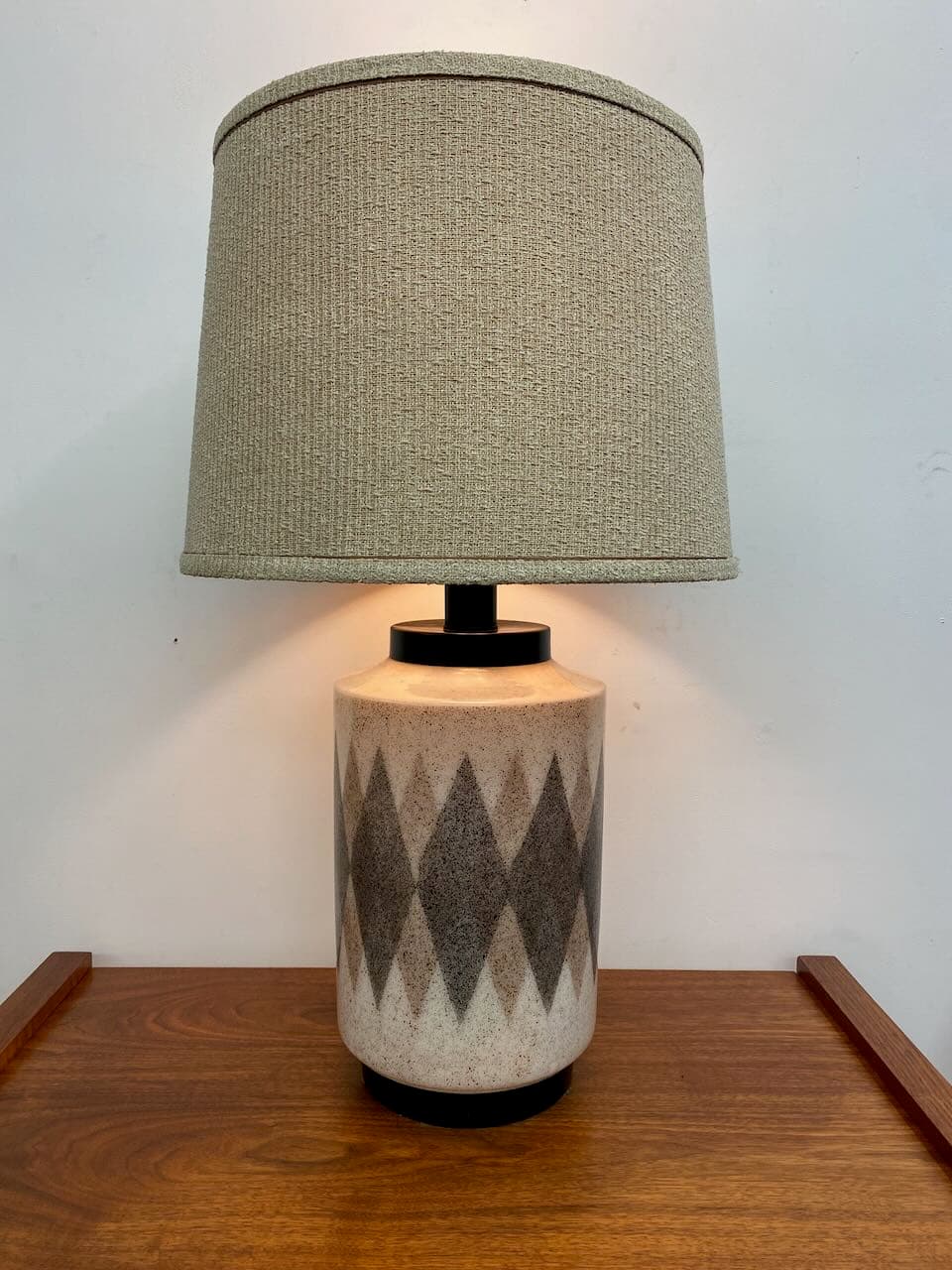 Mid Century Modern Ceramic Diamond Print Table Lamp