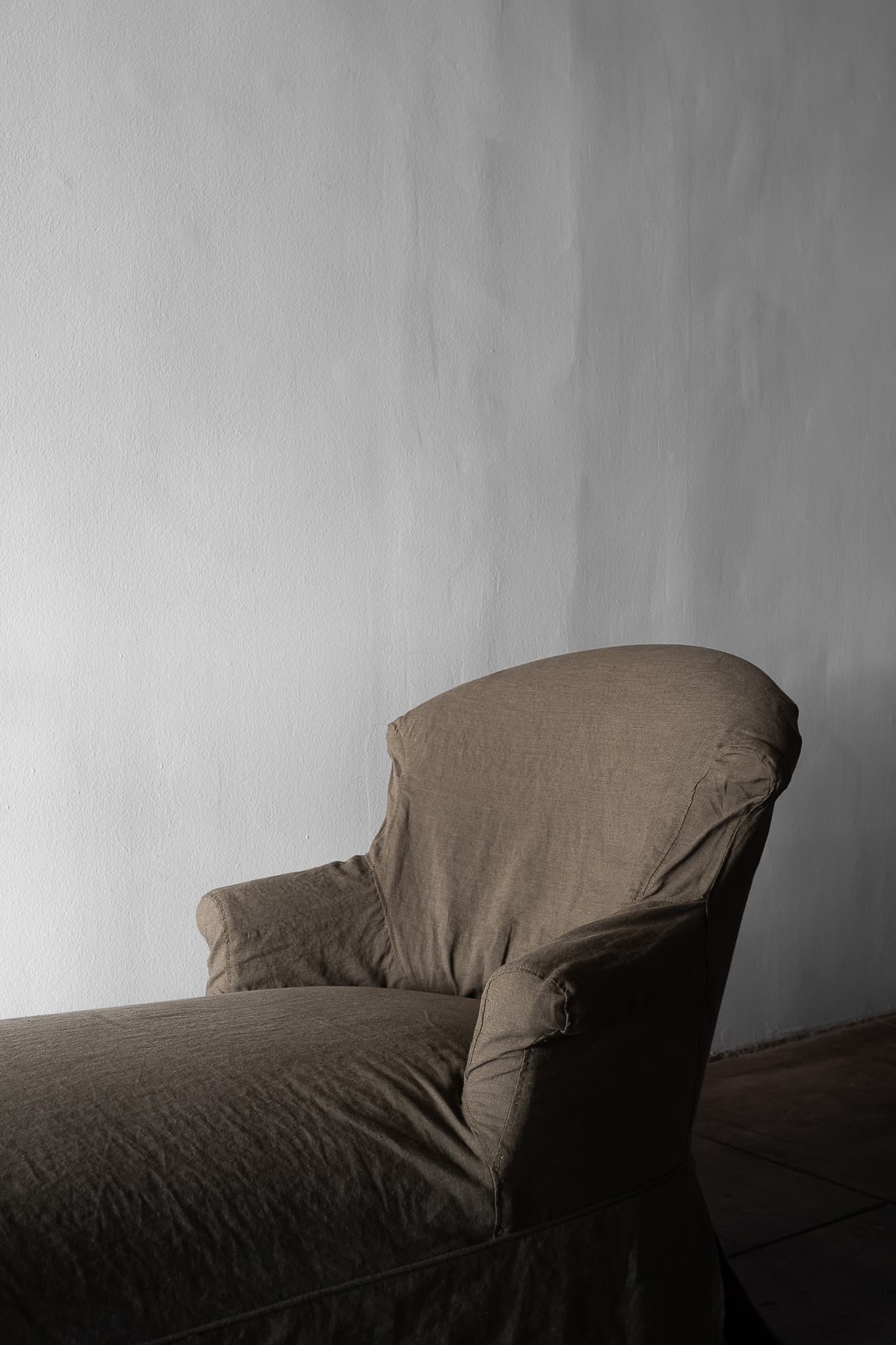 Chaise in Linen
