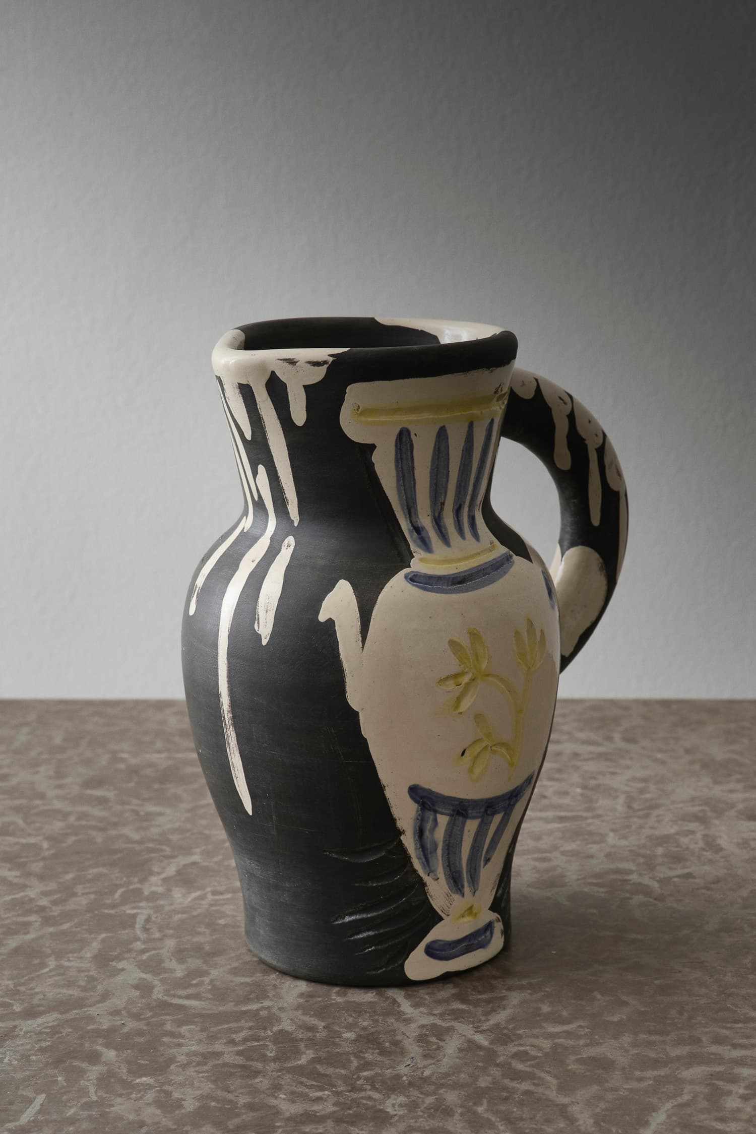Pichet Au Vase Pitcher