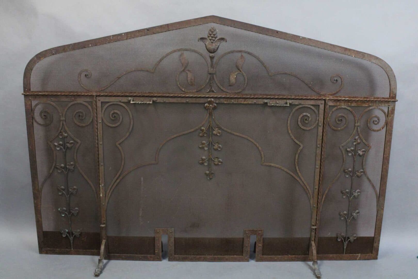 15334. Beautiful Large Scale Peaked Firescreen with decorative scrollwork and floral designs, featuring a gently curved top and three supporting feet
