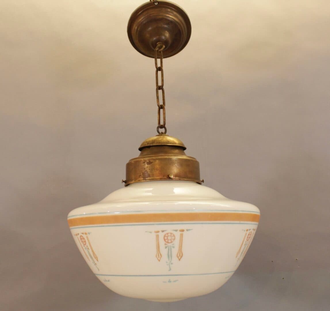 42515. Original 1920’s Pendant With Beautiful Original Pattern
