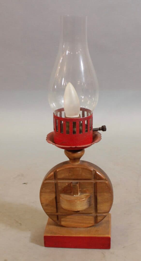 43598. Monterey Period Small Table Lamp
