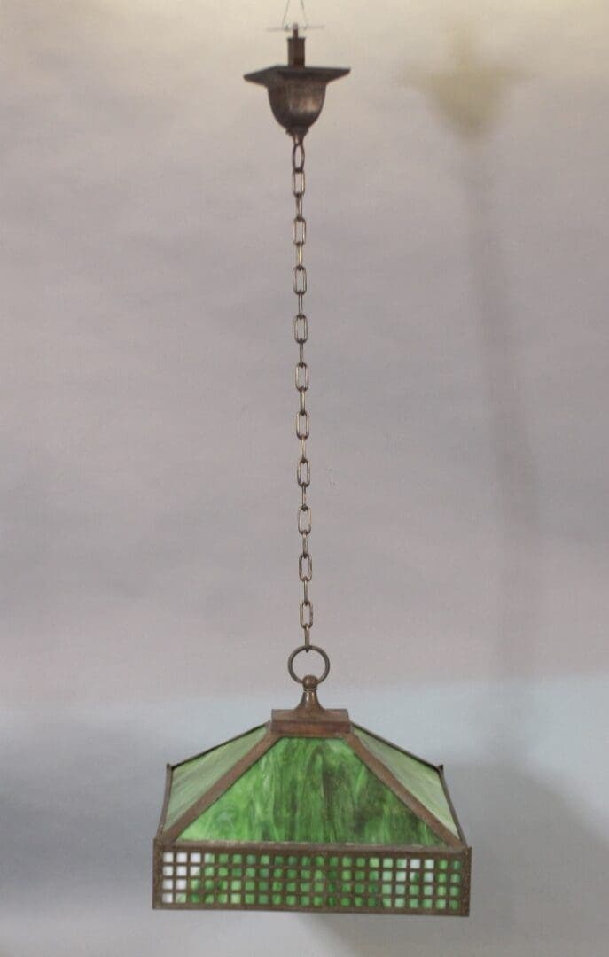 44080. Rare Original 1910 Pendant With Original Green Glass