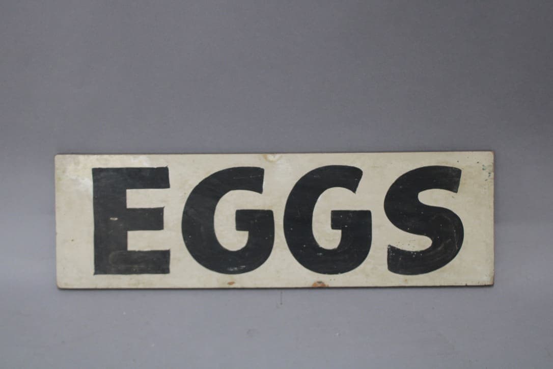 Wooden sign reading EGGS