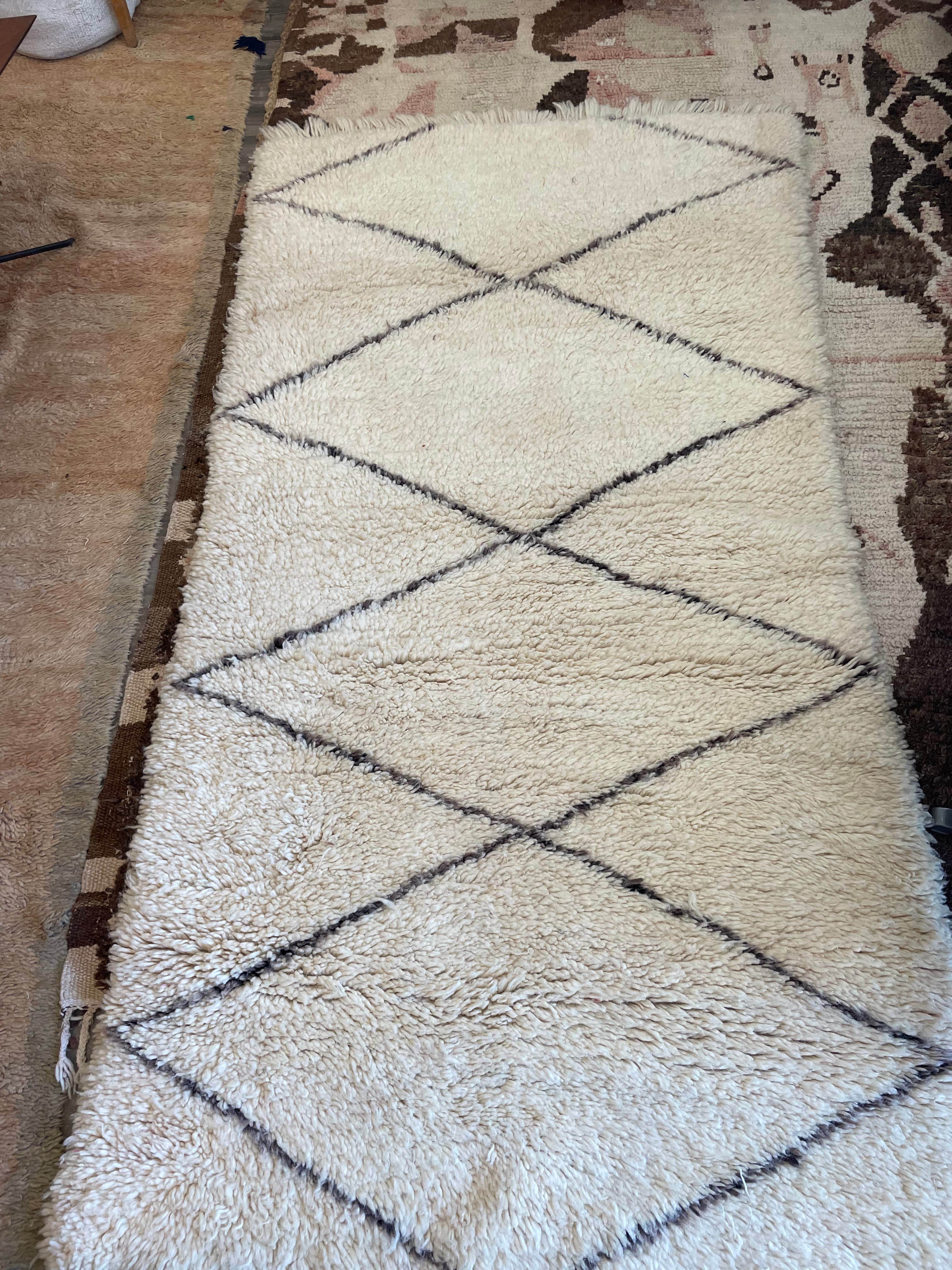 Wide Diamond Beni Runner