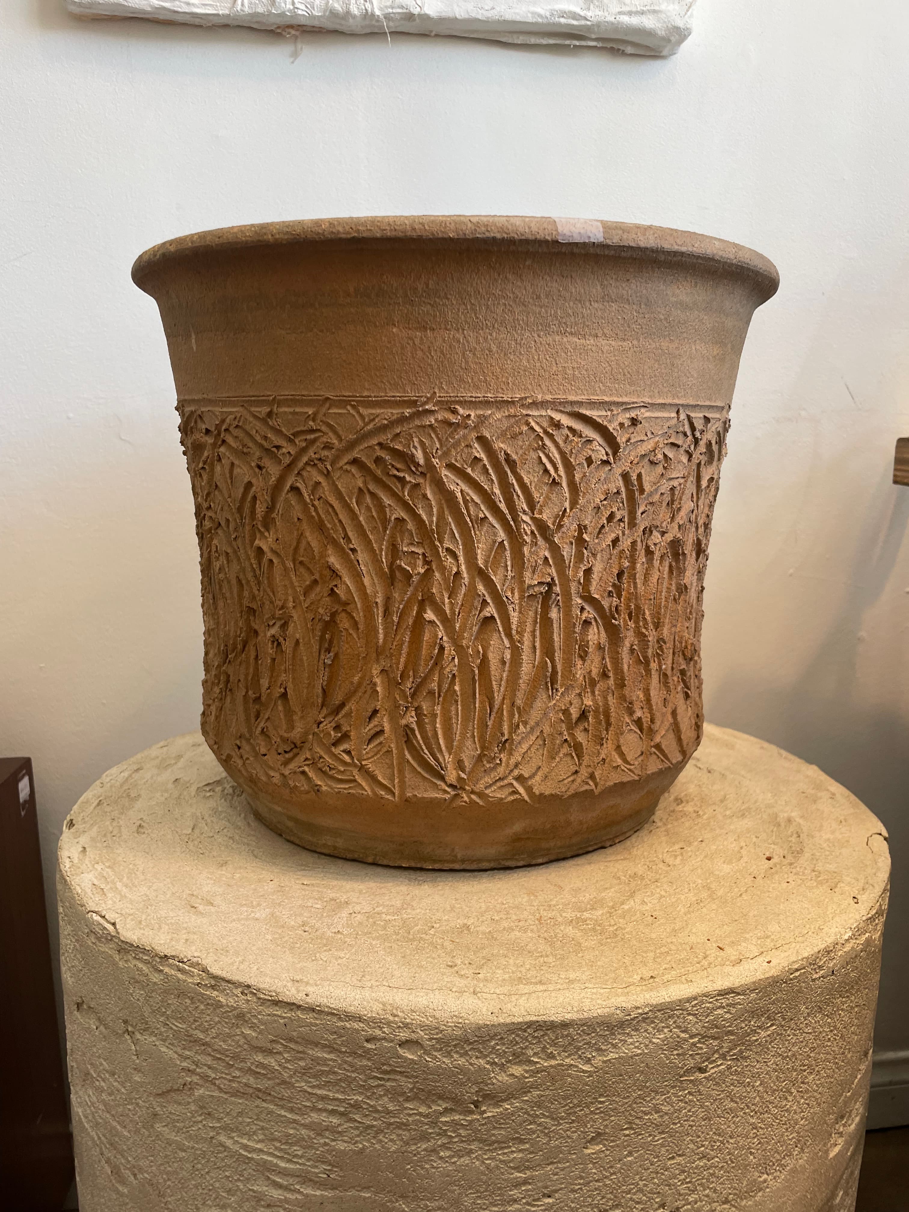 Ceramic Scratch Pot by Raul Coronel