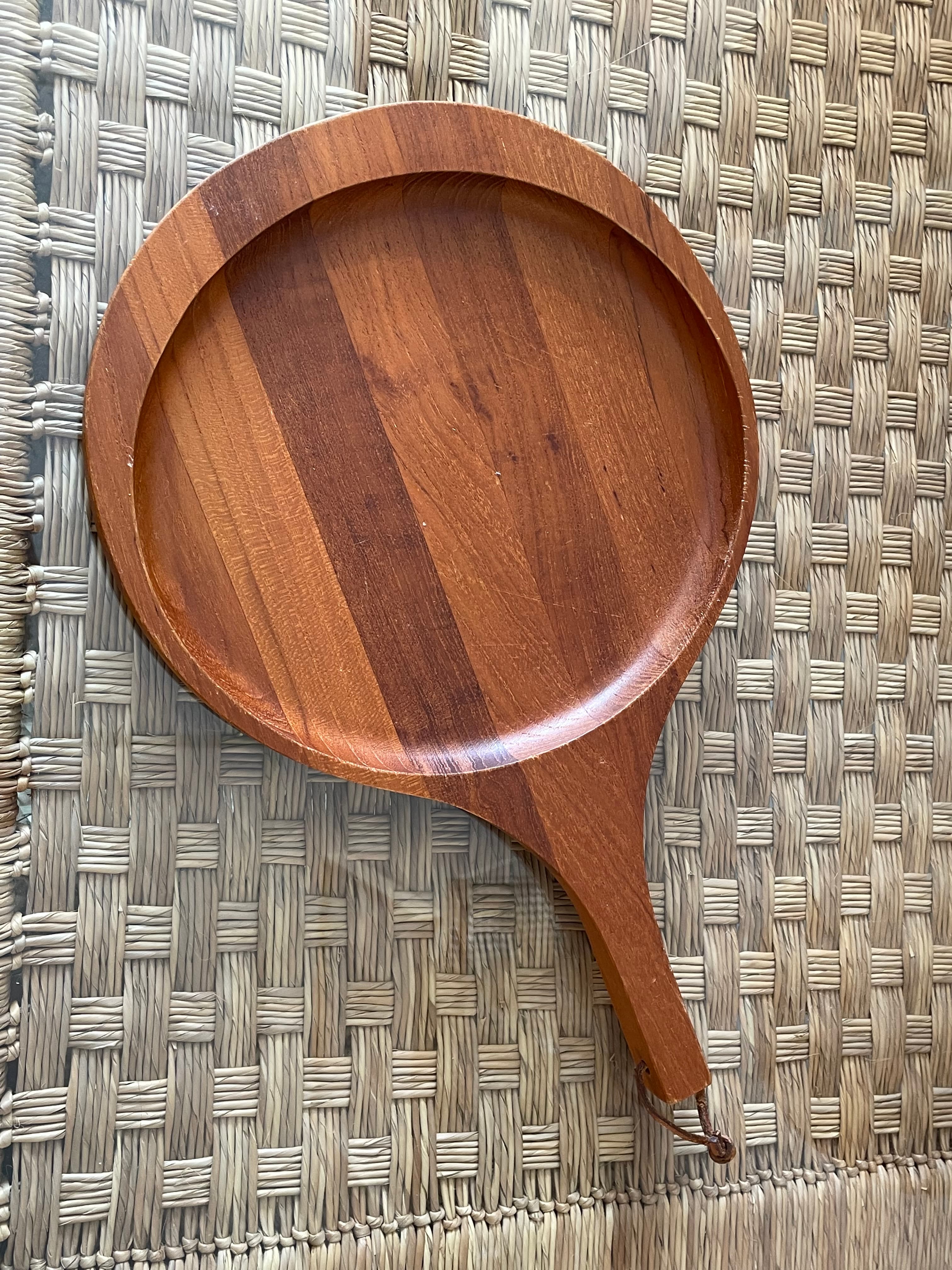 Wood platter made by Kjeni Merlose Denmark