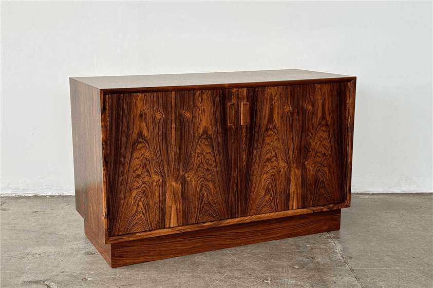 CABINET 307