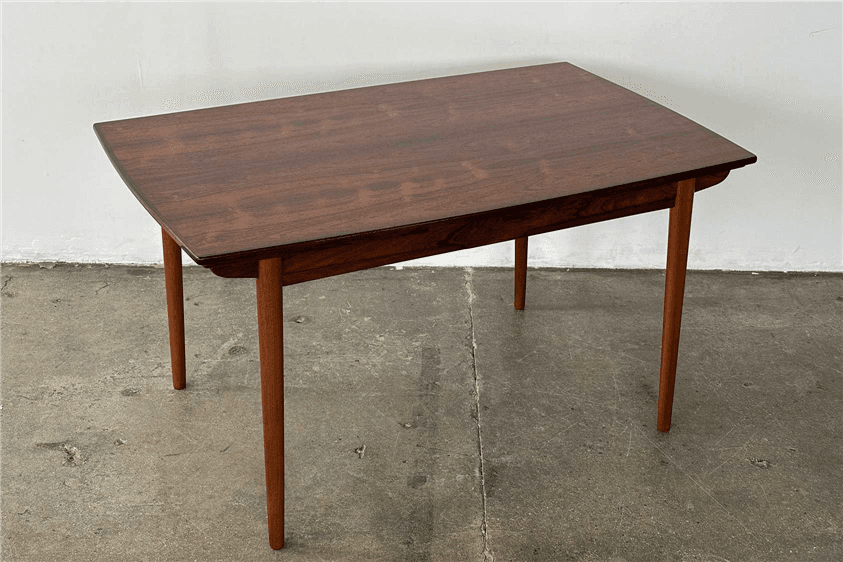 dining table 1687