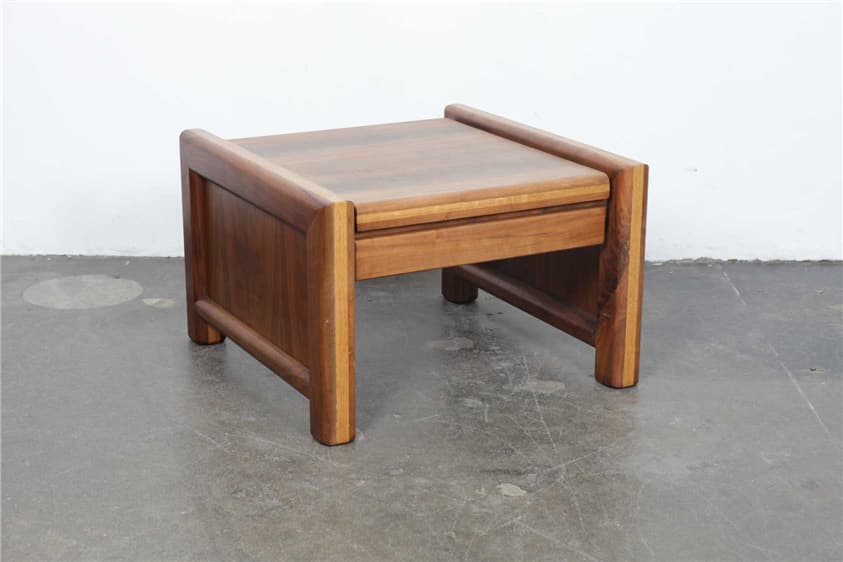 end table 1116