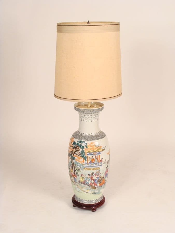 Large Chinese porcelain lamp