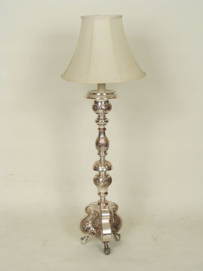 Altar stick lamp