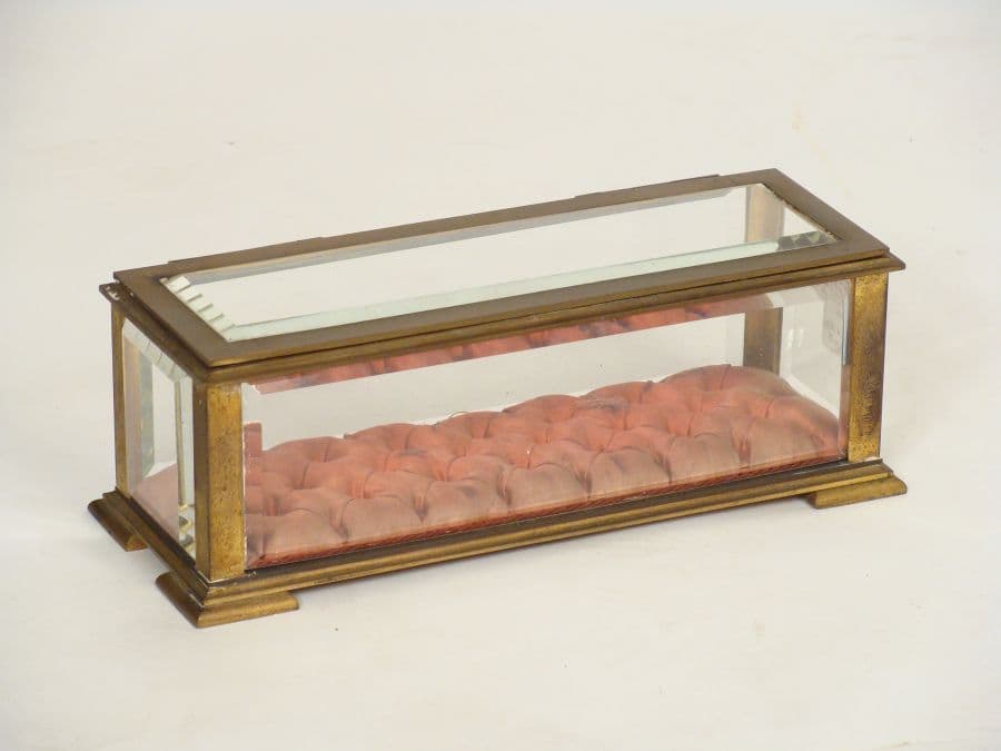 Table top vitrine