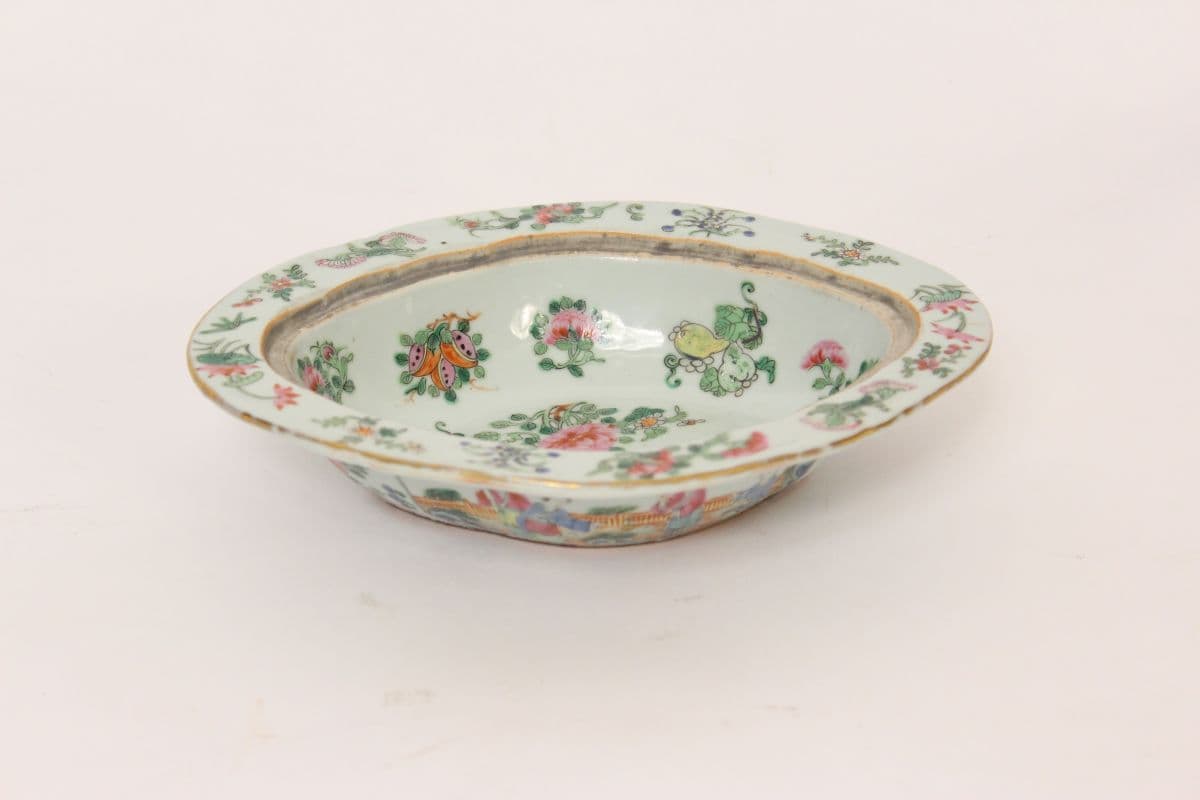 Chinese export porcelain bowl