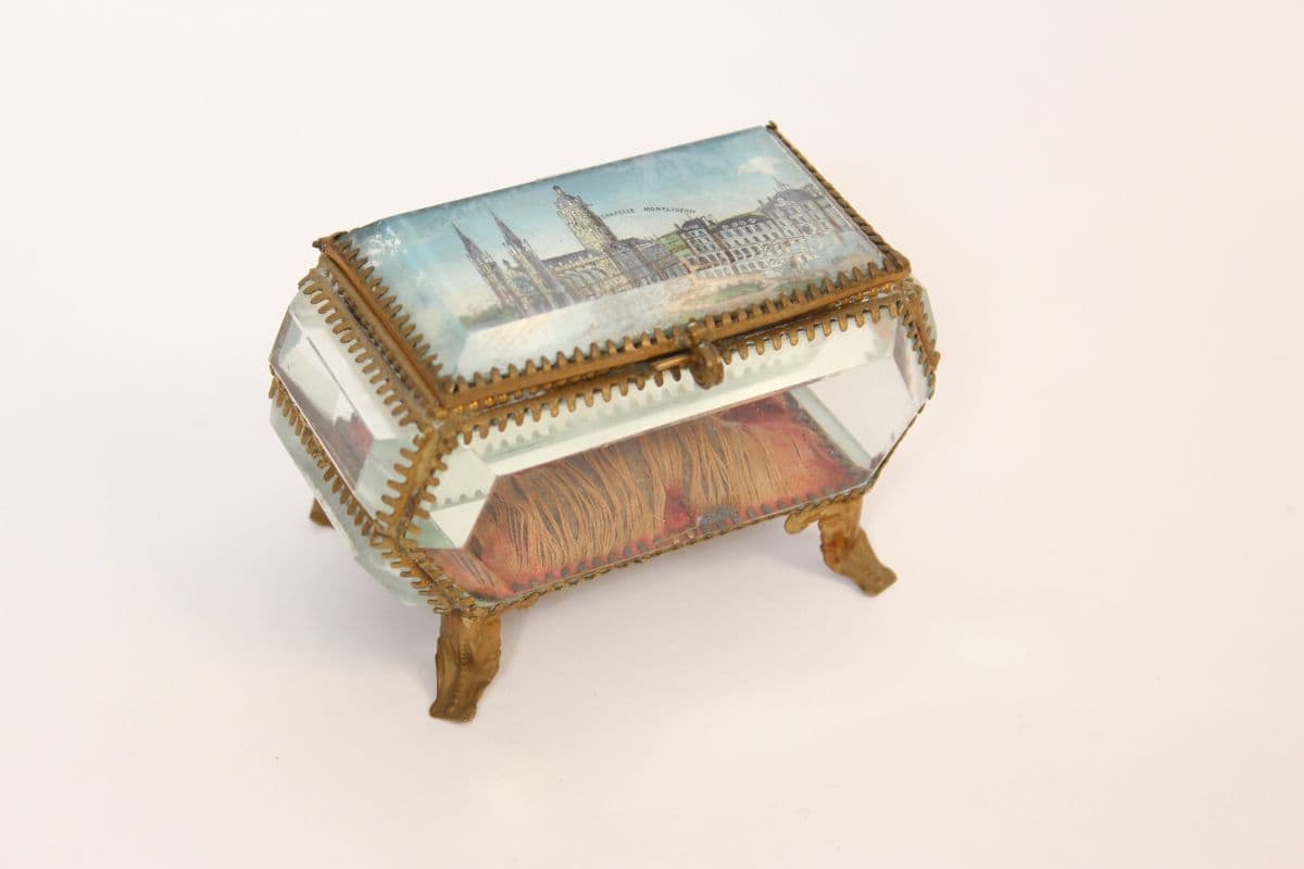 Italian dresser box