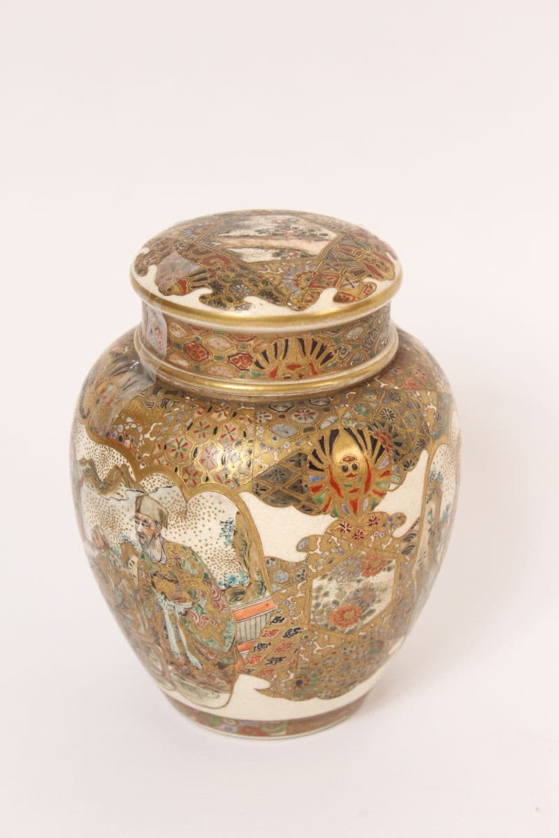 Satsuma covered vase