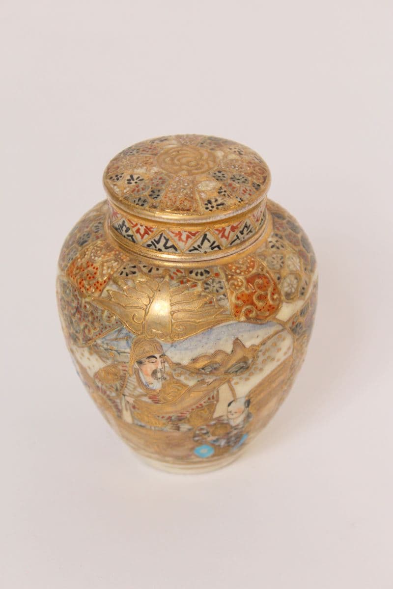 Satsuma covered vase