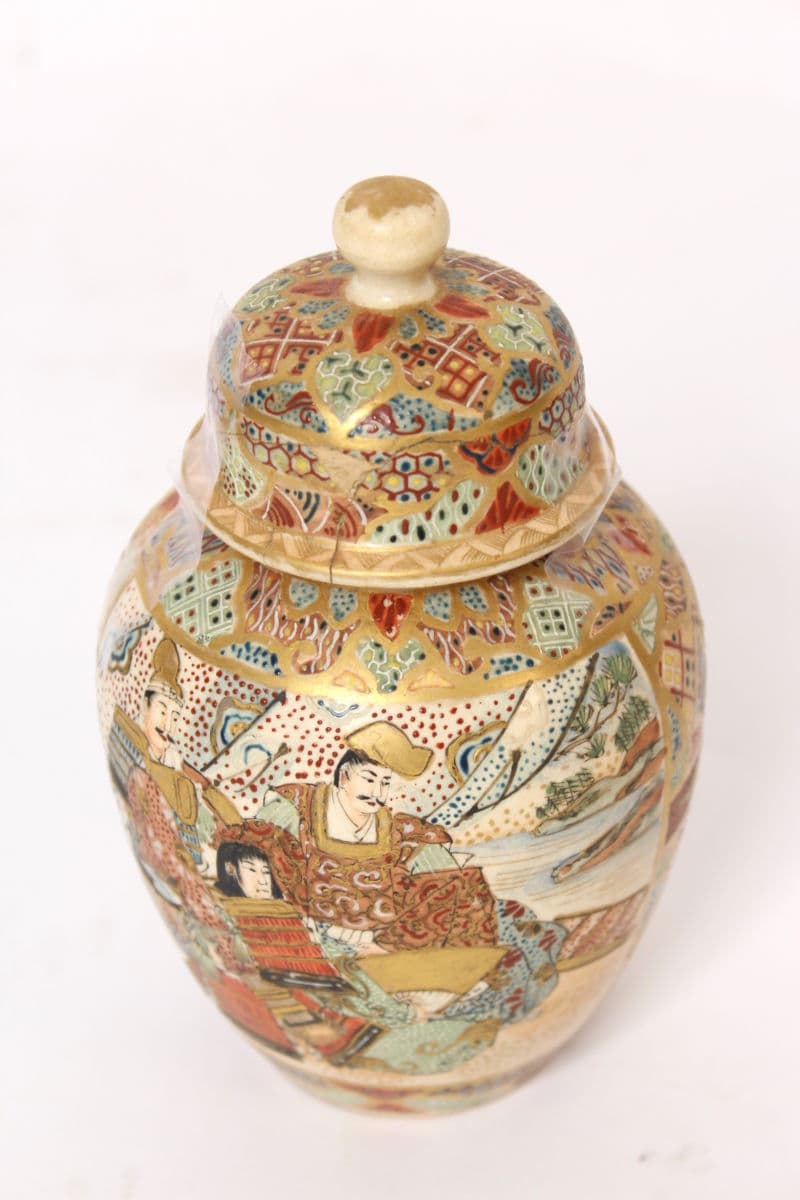Satsuma covered vase