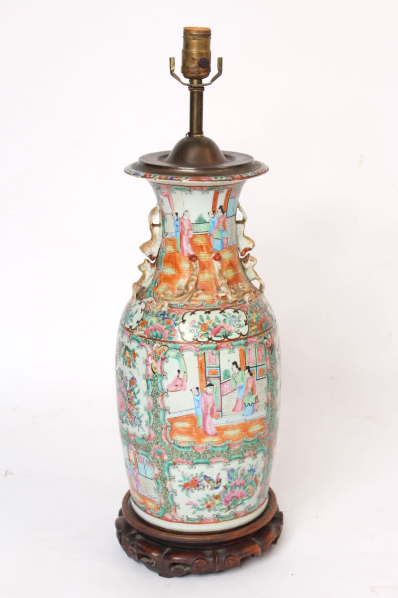 Rosemedallion table lamp