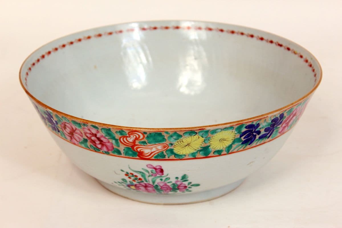 Chinese export porcelain bowl