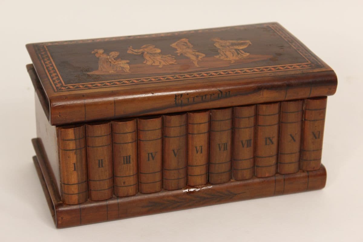 Inlaid trinket box