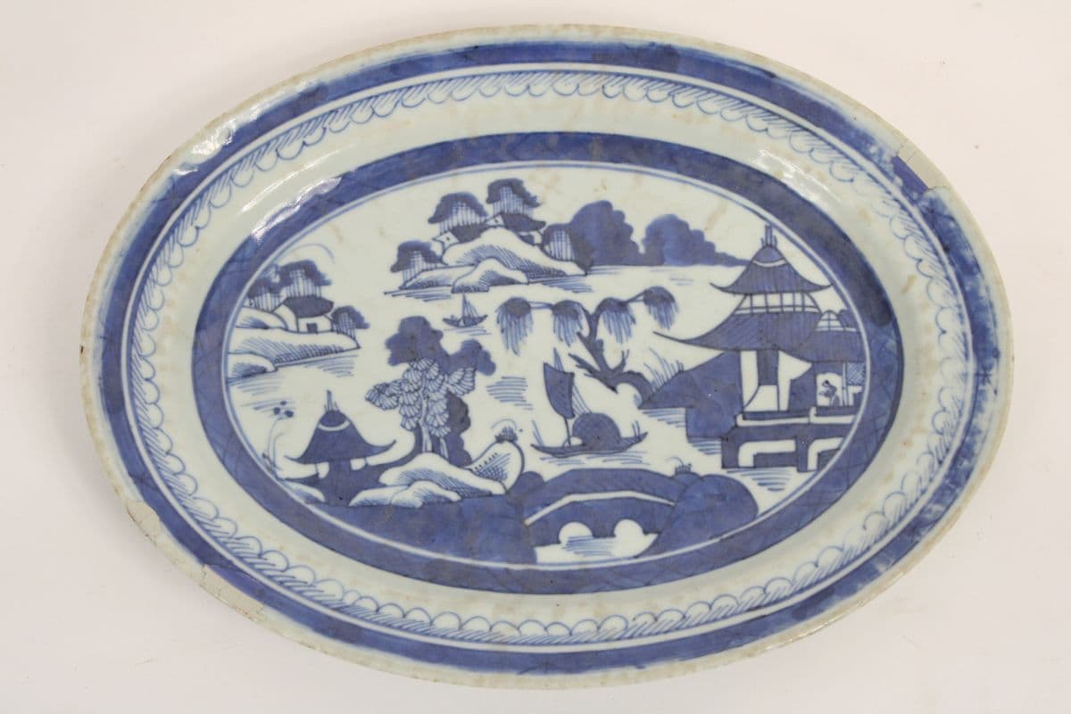 19th century Chinese export blue and white platter