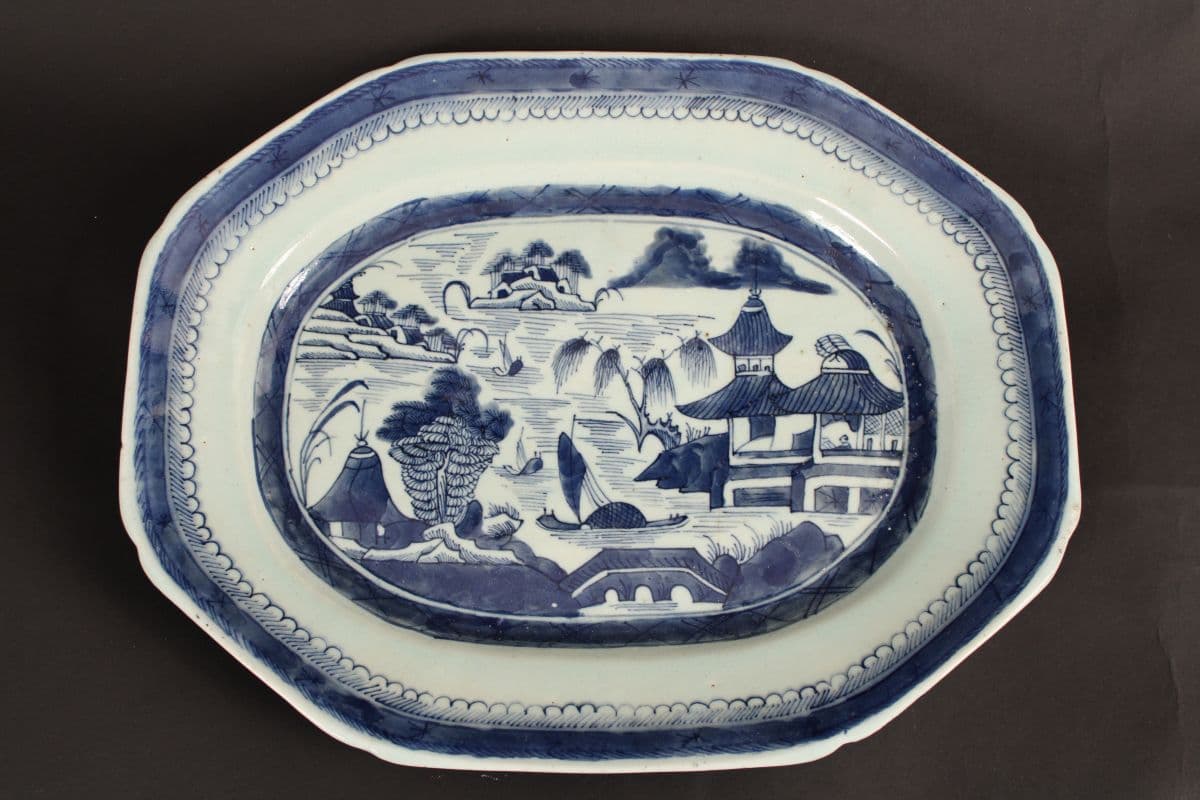19th century Chinese export blue and white platter