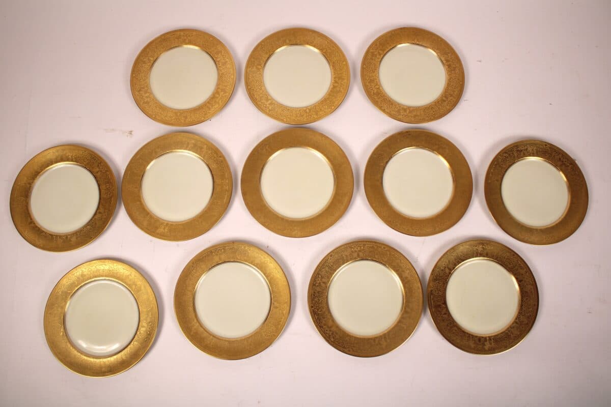 Set of 12 Bavarian Porcelain Dinner Plates with Gold Rims