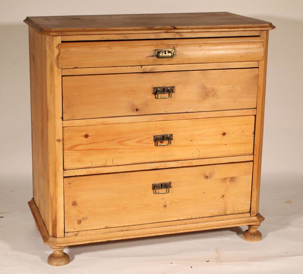 Late 19th Century English Pine Chest of Drawers